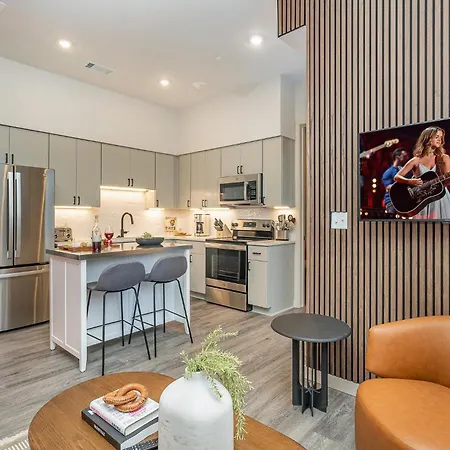 Acoustic Anthem-2 Units-Pool & Gym-In Music Row Vila